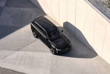 2025 Volvo EX90 Plus Executive Edition